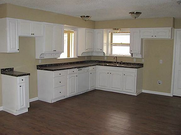 3rd image of 704 Kentwood Cir