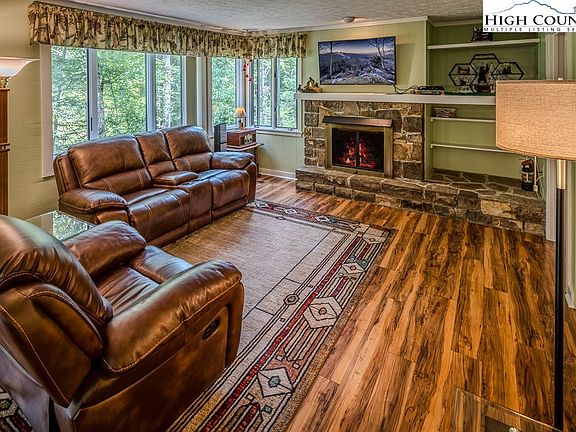 5th image of 300 Glenwood Lane #53