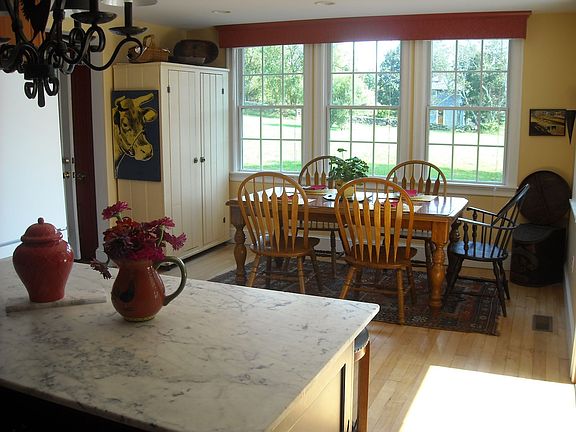 Granite Eat In Kitchen