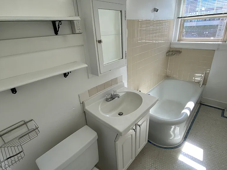 Sherwood Apartments — Photo 34