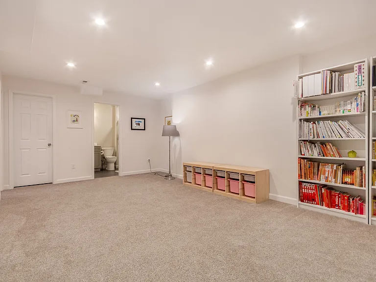 7153 Othello St — Photo 30