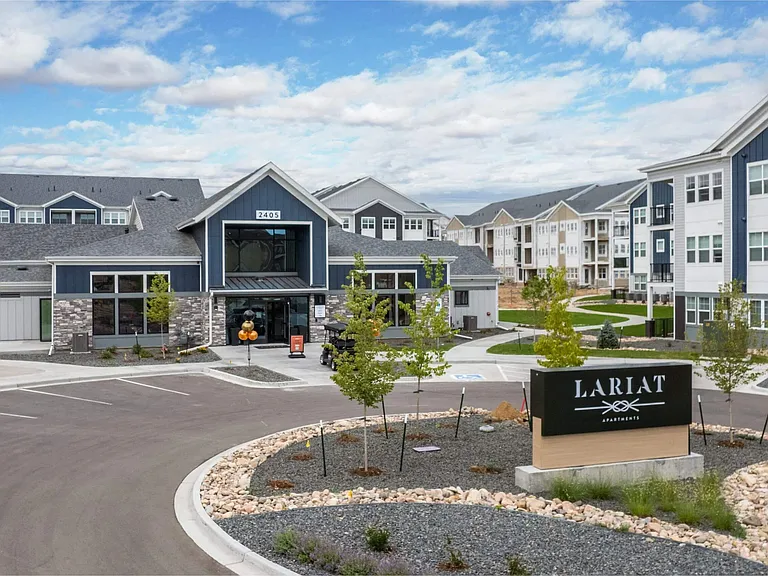 Lariat — Photo 22