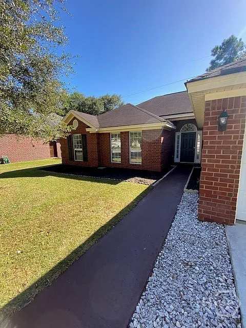 3 bed, 2.0 bath, 1968 sqft, $2,150 — Photo 2
