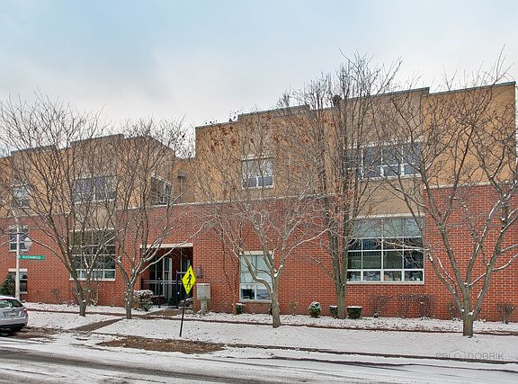 2nd image of 5304 N Ravenswood Ave APT 1W