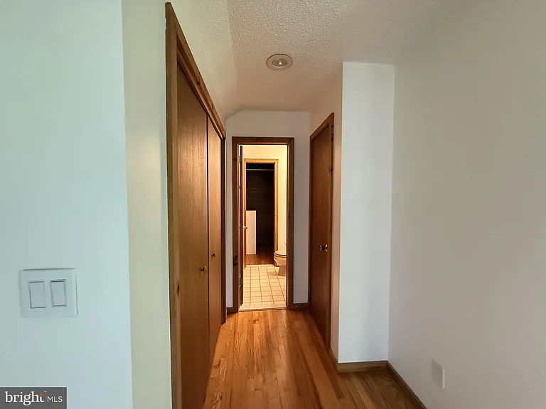 5375 Woodbridge Dr E — Photo 18