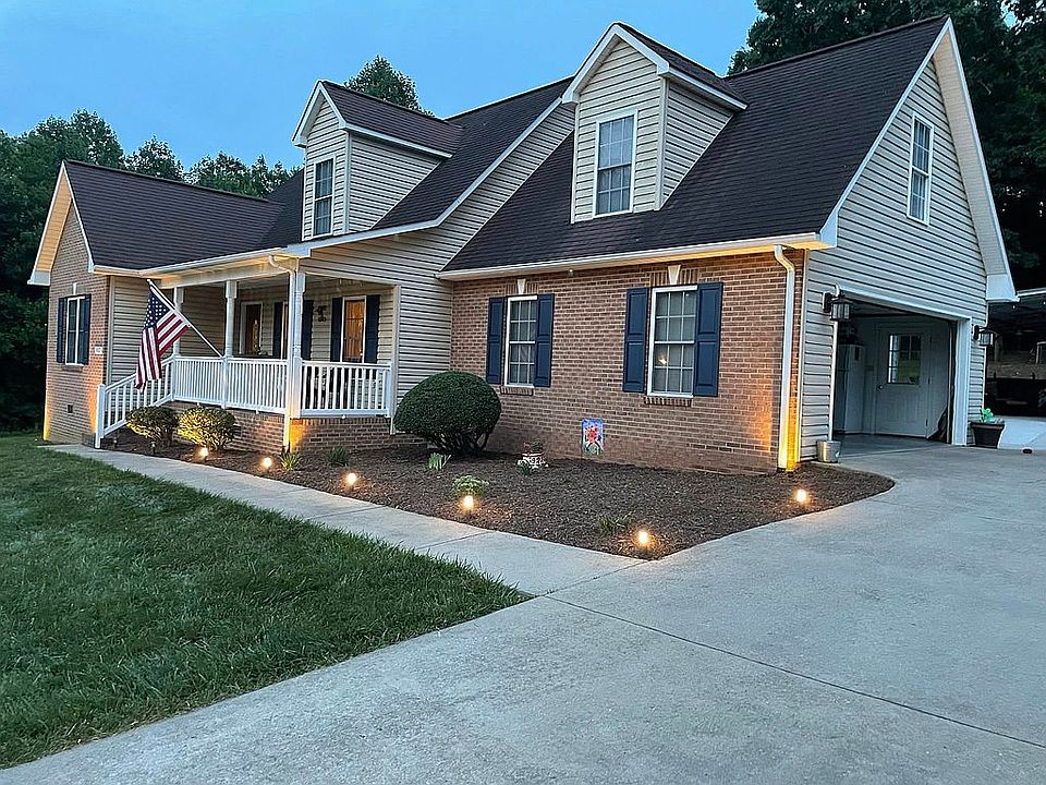 1st image of 3087 Weddington Way
