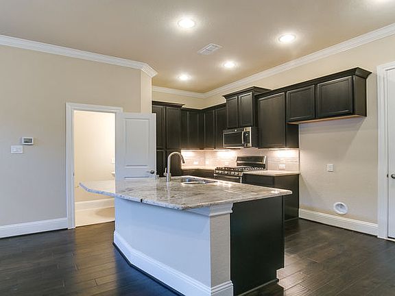 4th image of 8418 Oak Leaf Point Dr