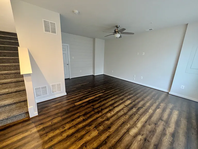 1121 Lawler Dr — Photo 3