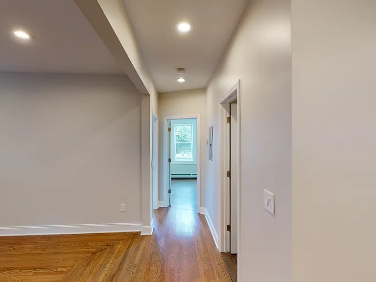 90 Bristol St #10 — Photo 8