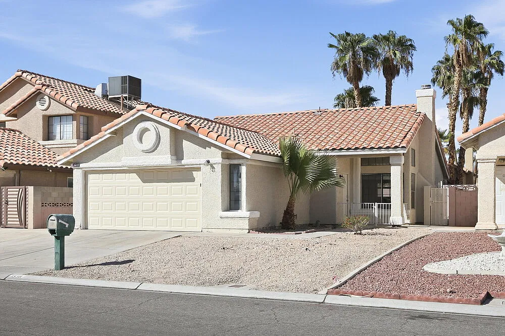 3 bed, 2.0 bath, 1238 sqft, $1,990 — Photo 3