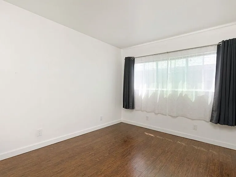 2828 College Ave — Photo 34