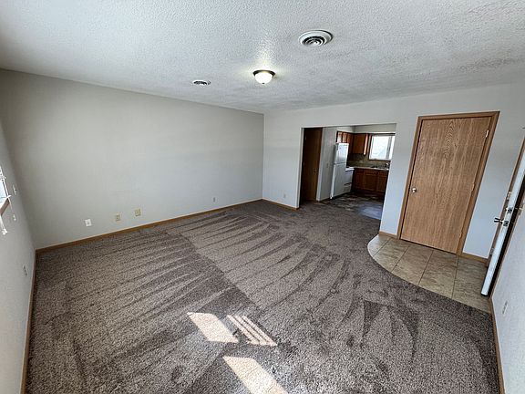 4th image of 915 College Ave #3