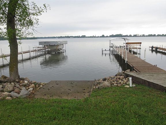 2nd image of 811 E Shore Dr