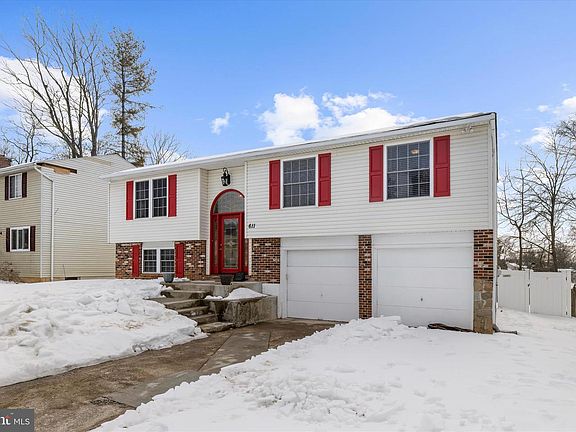 4th image of 611 Bond Ave