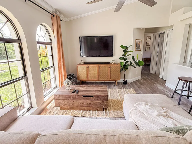 2358 SE Heathwood Cir — Photo 2