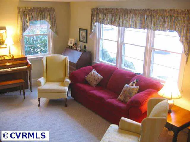 3 bed, 1926 sqft, $2,200 — Photo 4