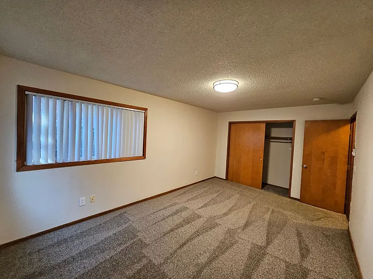 Welcome to Irvington Court Apartments - Mid-century living in the heart of Portland's Irvington n... — Photo 7
