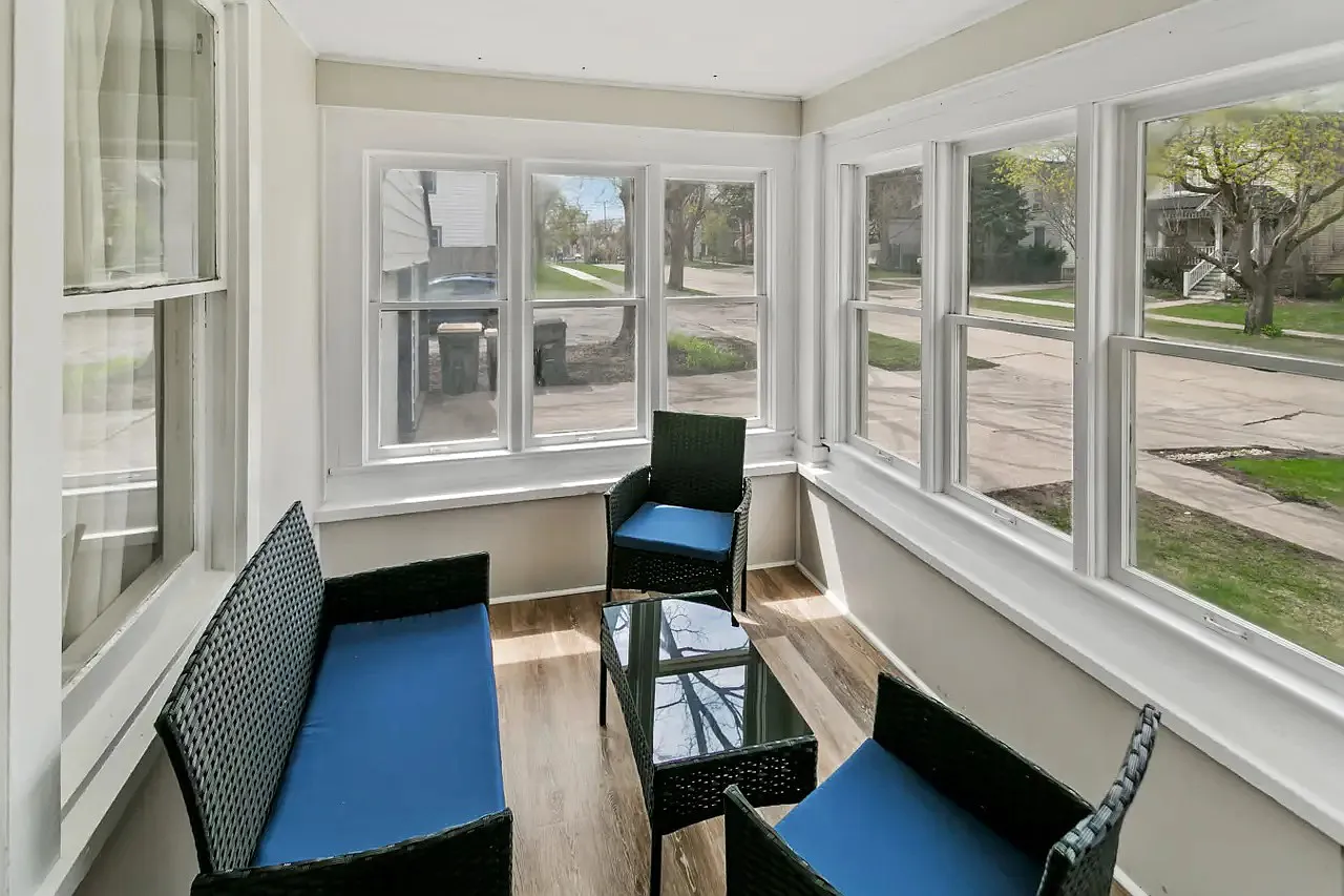 3 bed, 1.5 bath, 1354 sqft, $5,000 — Photo 4