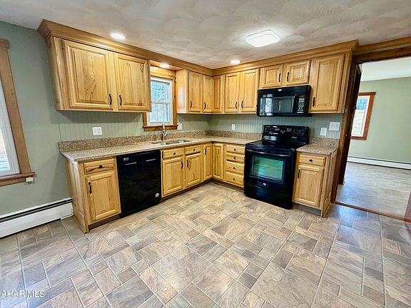 2nd image of 577 Quaker Valley Rd