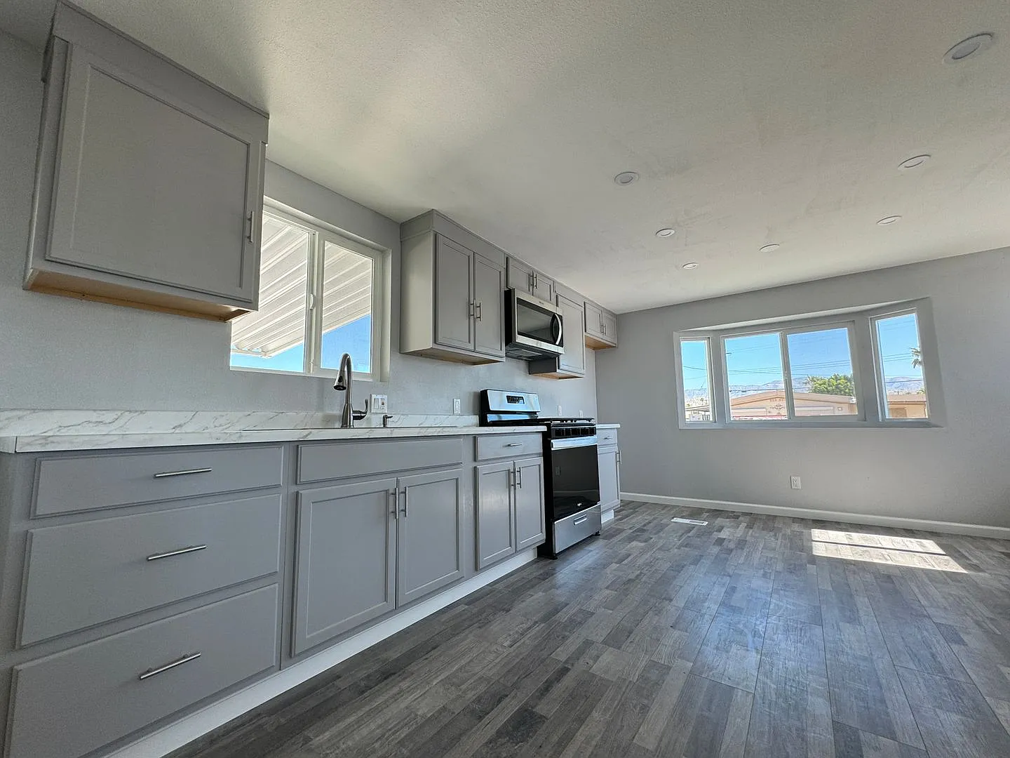 Availble Now 3 Bedroom 1 Bathroom Recently Updated Home In Thousand Palms! — Photo 3