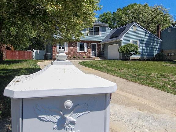 4th image of 11 Mill Ct
