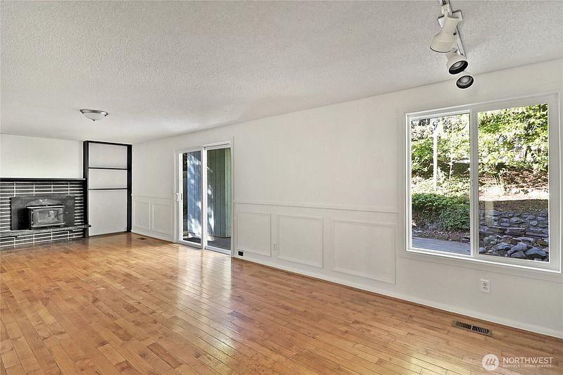2nd image of 2186 Crosswoods Circle