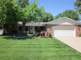 159 Stahl Dr, Smithton, IL 62285
