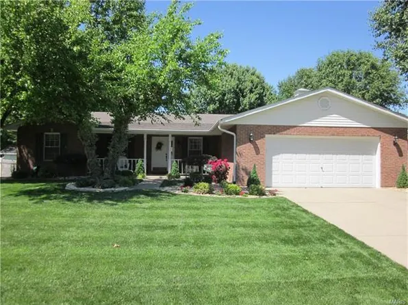 159 Stahl Dr, Smithton, IL 62285