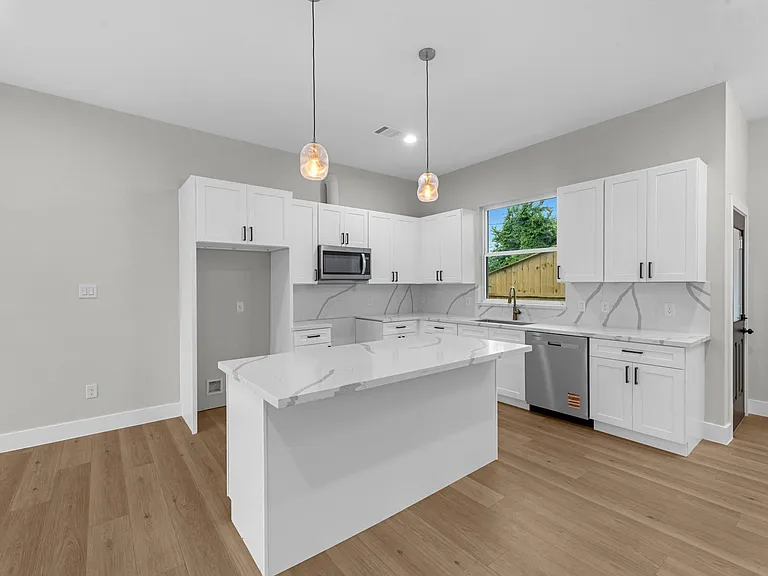 2348 Delafield St — Photo 2