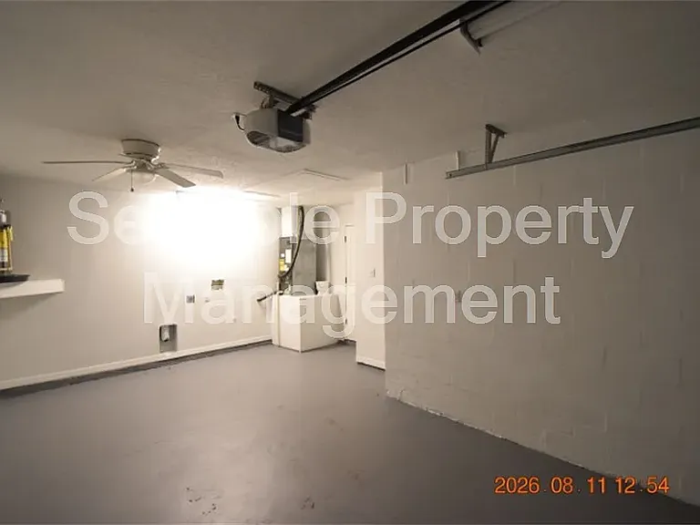 7411 Canterbury St — Photo 25
