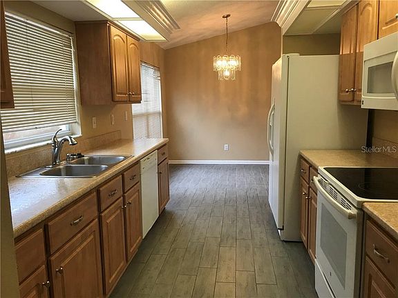 3rd image of 2005 Thornbush Pl