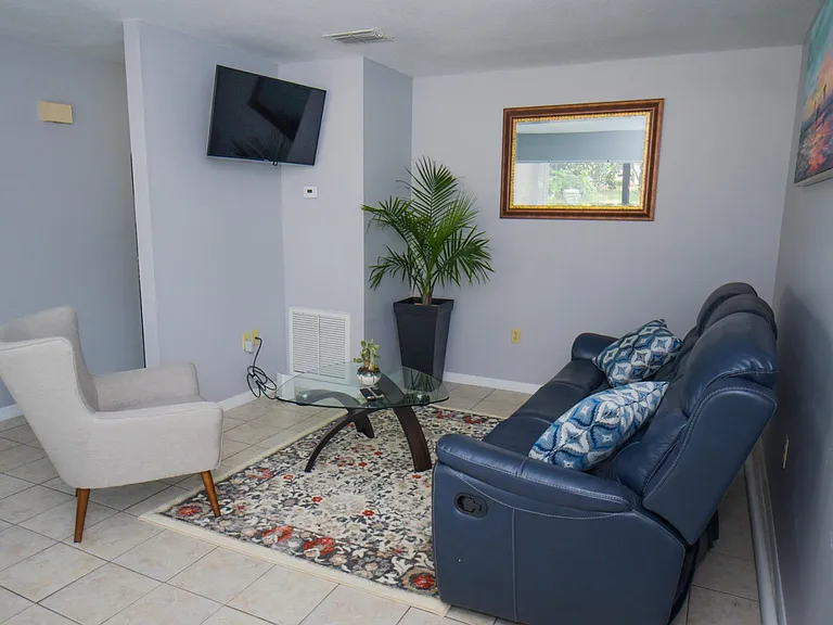 913 Sumter St #102 — Photo 14