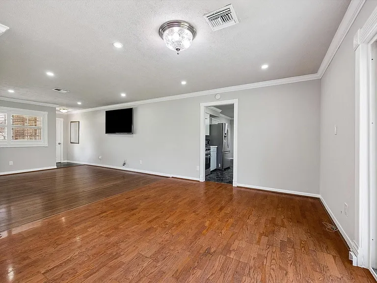 2431 Willowby Dr — Photo 4