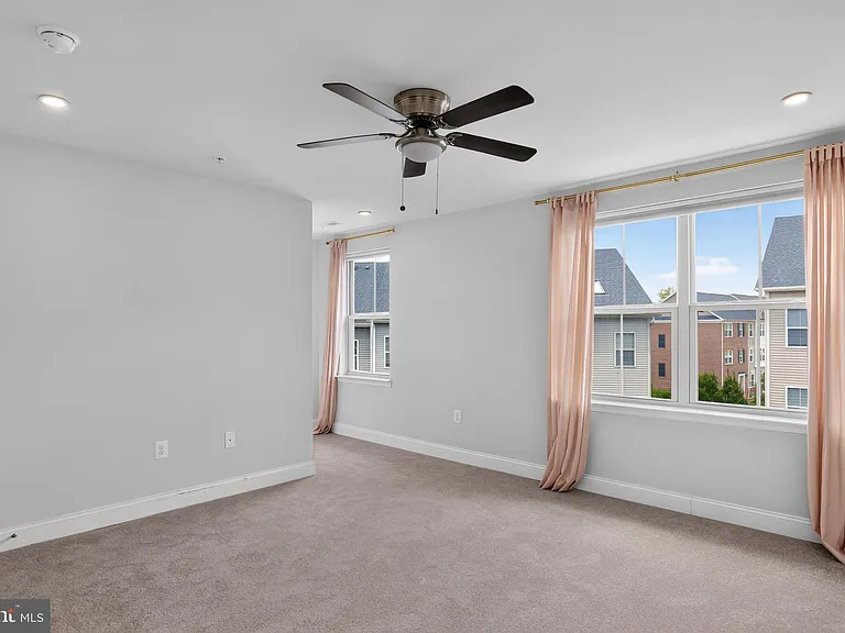 12241 Bluffwood Ter — Photo 27