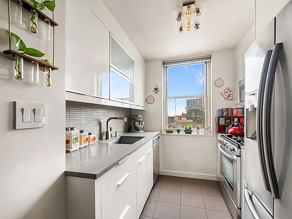 5th image of 11818 Union Tpke APT 6L