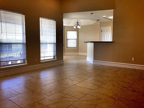 2nd image of 2410 Diamond Cir