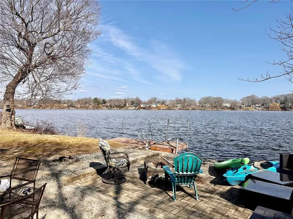 462 Lake Shore Dr, Warwick, RI 02889