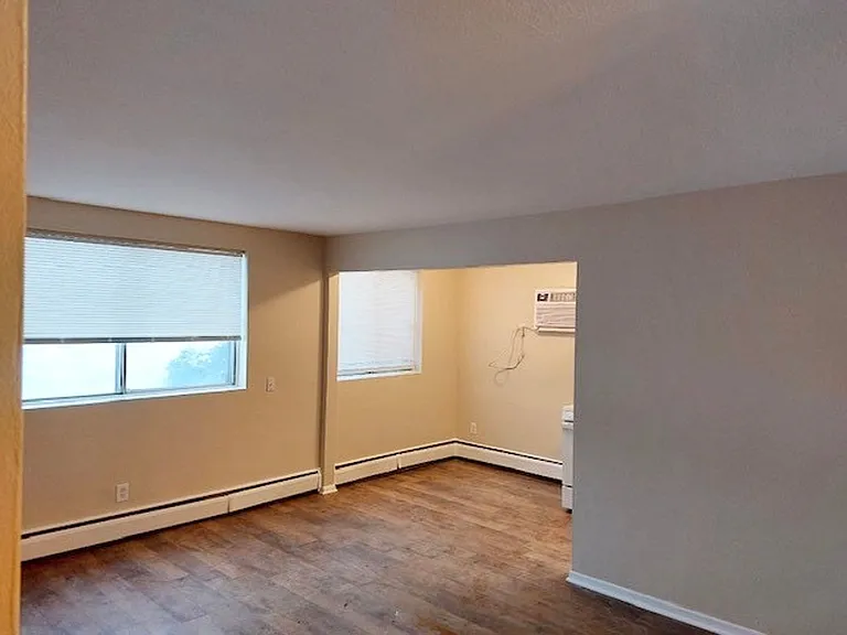 Central Flats — Photo 13