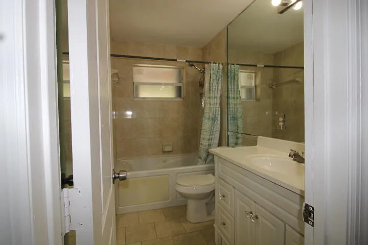 1412 W 6th St — Photo 13