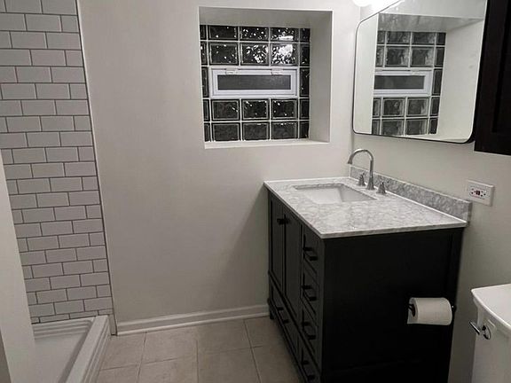 5th image of 2730 N Harding Ave #G