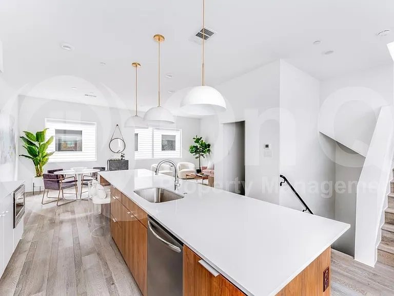 5020 Bryan St #305 — Photo 8