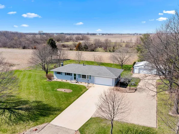 315 S Eden Rd, Hanna City, IL 61536