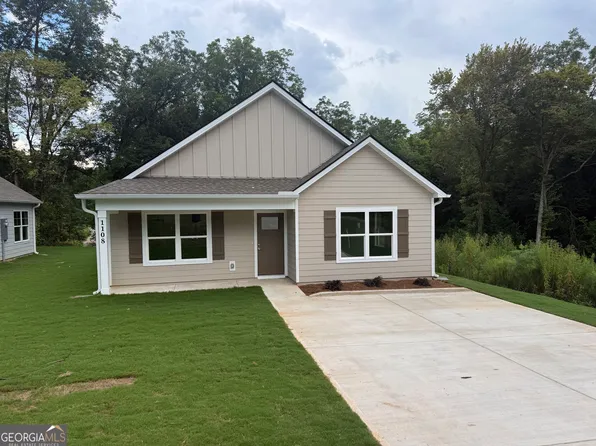 1108 E 7th St, West Point, GA 31833