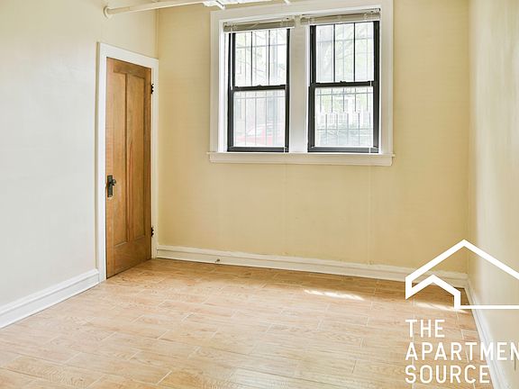 4th image of 4557 N Leavitt St
