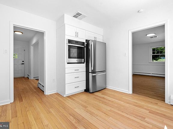 5th image of 1390 Paxon Pl