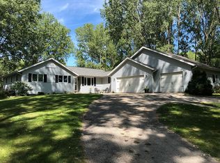 2999 Longview Ln, Suamico, WI 54173
