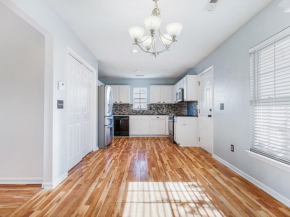3rd image of 5026 Holdsworth Dr