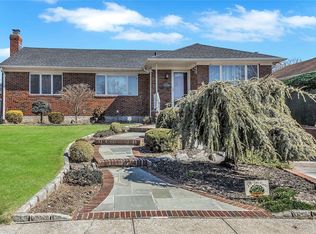 59 Ivy Pl, New Hyde Park, NY 11040