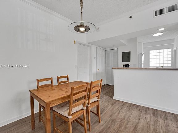 3rd image of 3175 NE 184th St APT 3201
