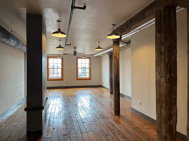 222 N Central St — Photo 4